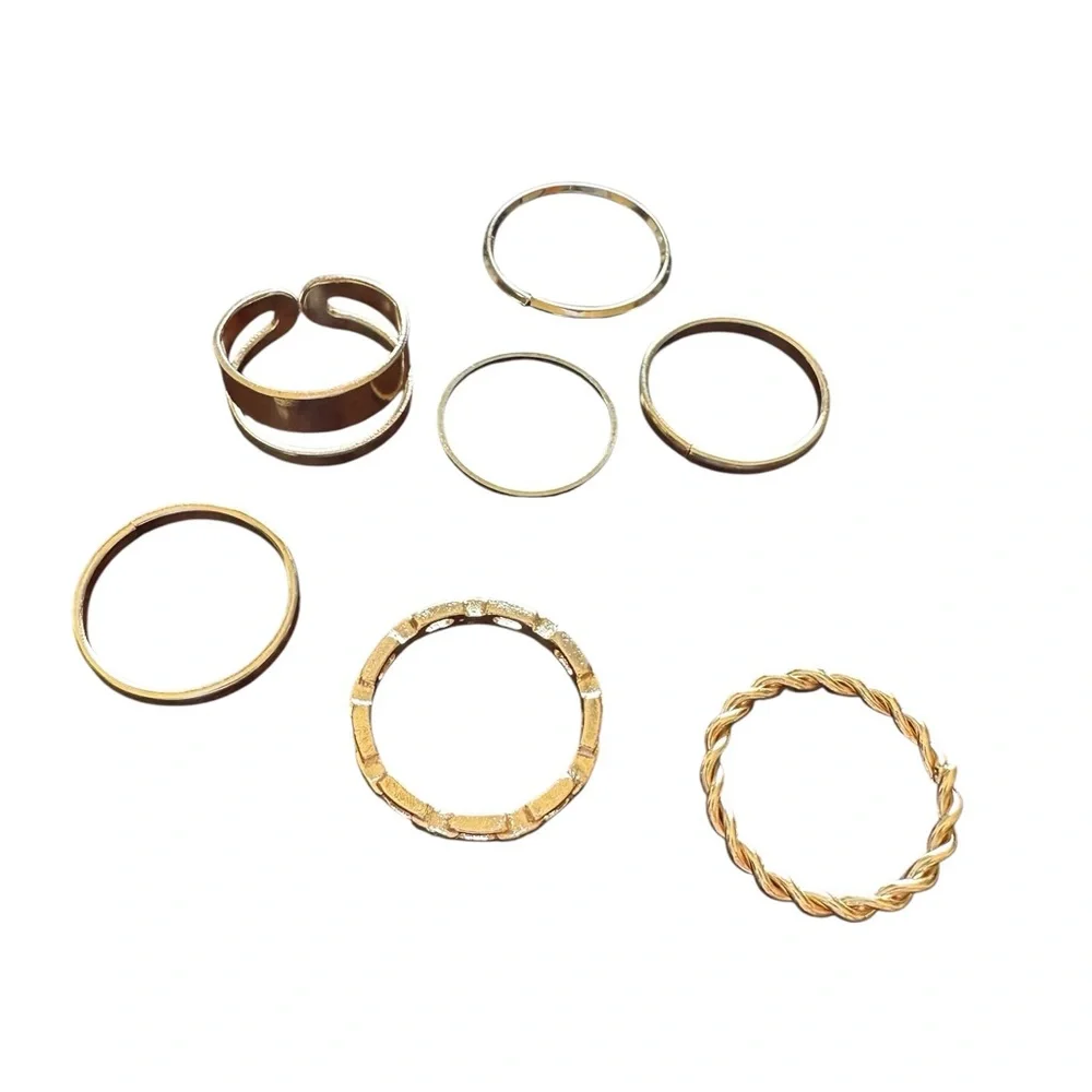 7 Piece Set Stackable Gold Rings